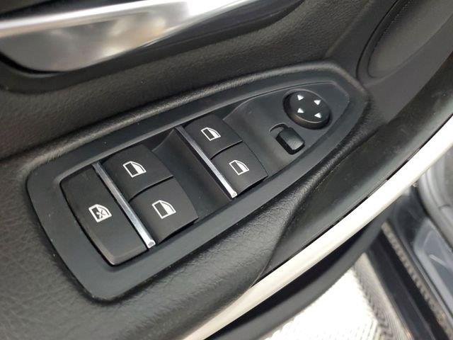 Used 2018 Jet Black BMW 320i xDrive image 19