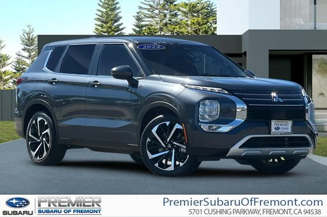 Used 2024  Mitsubishi SE image 1