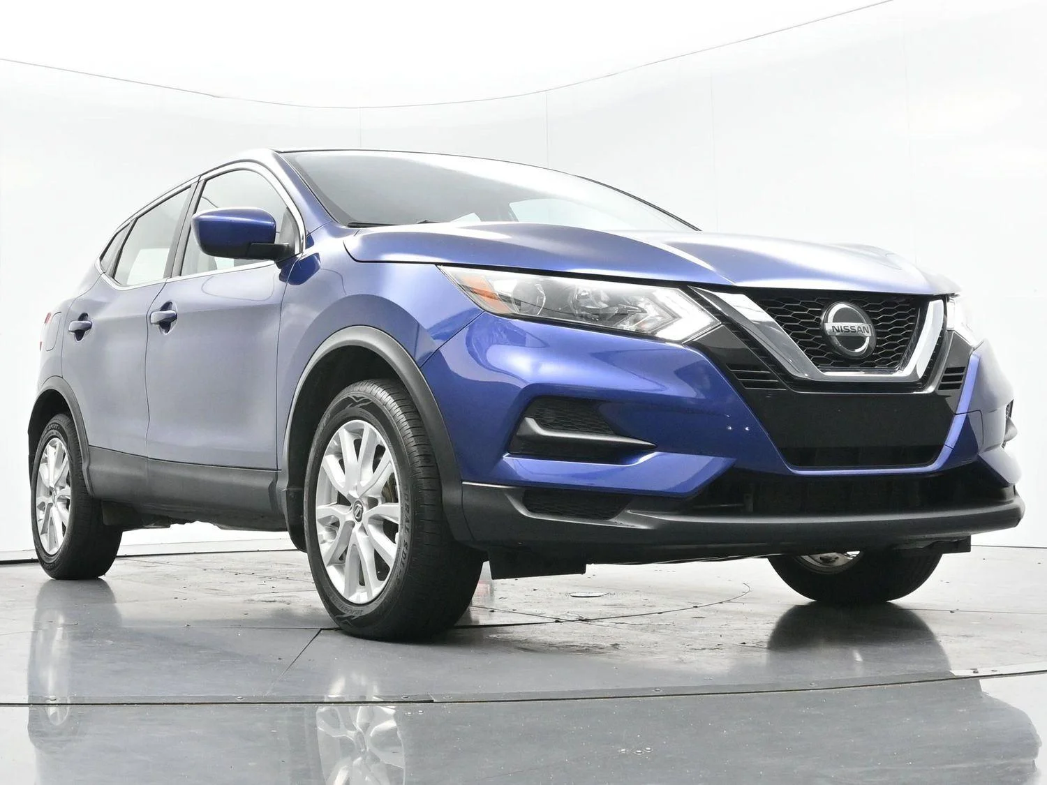 Used 2022 Caspian Blue Metallic Nissan S image 40