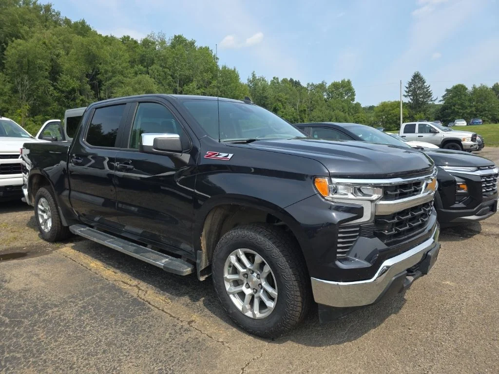 Used 2024 Gray Chevrolet LT image 4