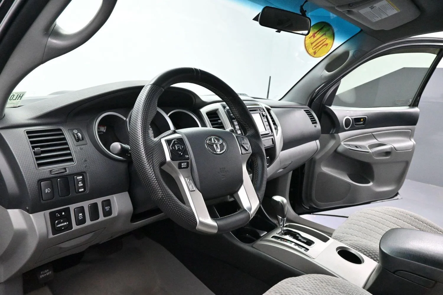 Used 2014 Black Toyota 4WD Double Cab V6 MT (Natl) image 14