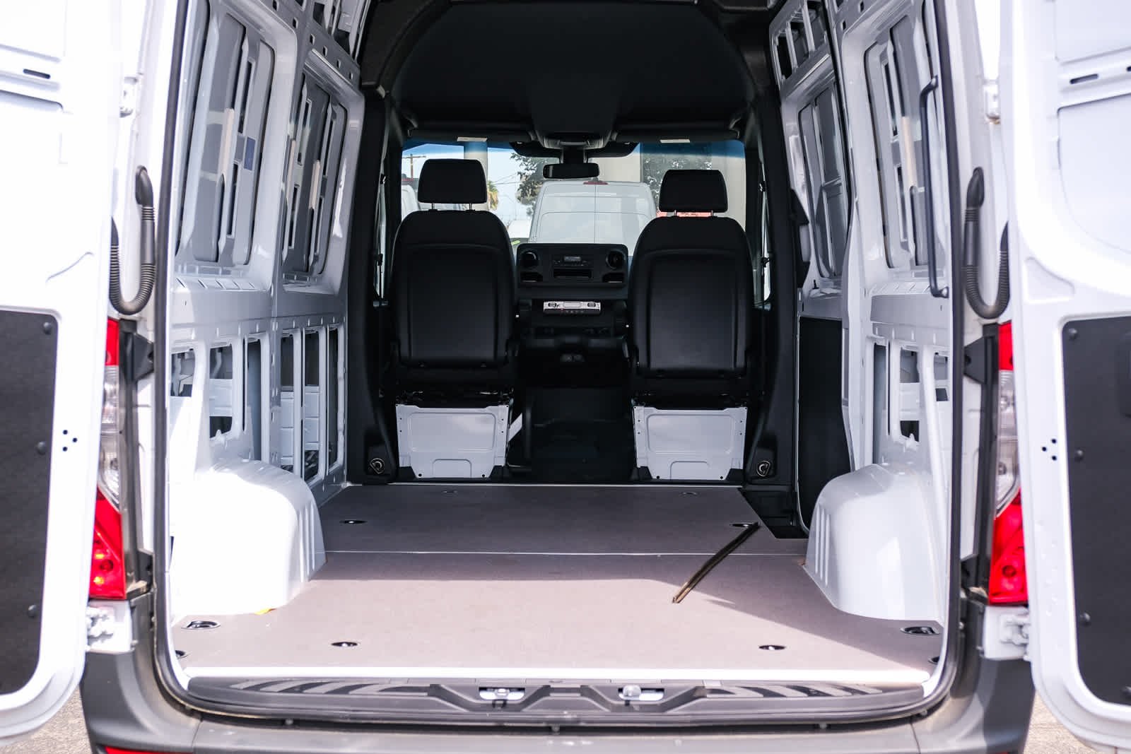 New 2025 Arctic+White Mercedes-Benz Cargo 144WB High Roof RWD 2.0L I4 Diesel Turbo SO image 30