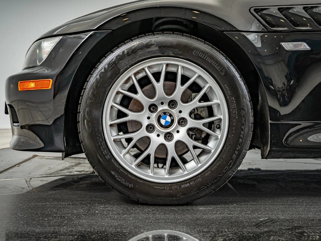 Used 2001 Jet Black BMW 2.5i image 11