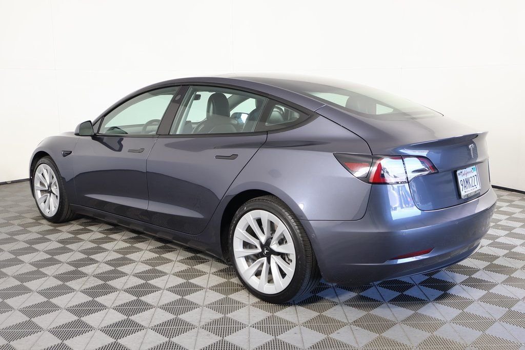 Used 2022  Tesla Base image 6