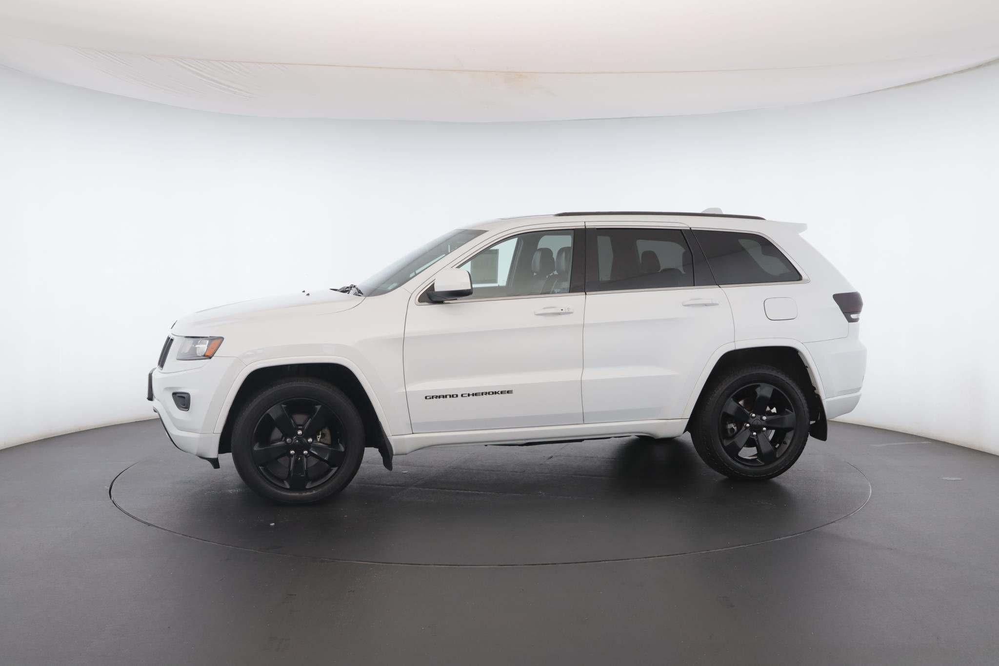 Used 2015 Bright White Clearcoat Jeep Altitude image 43