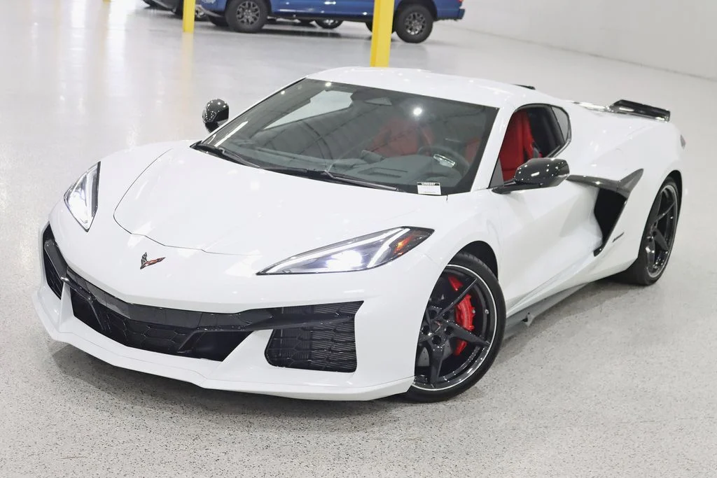 Used 2025 White Chevrolet E-Ray image 5