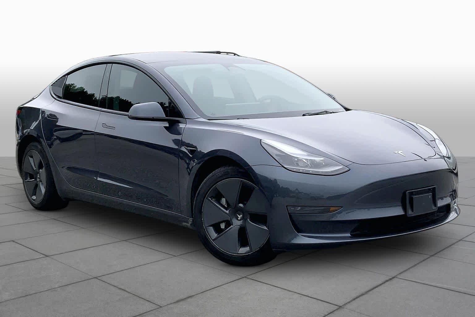 Used 2023  Tesla  image 2