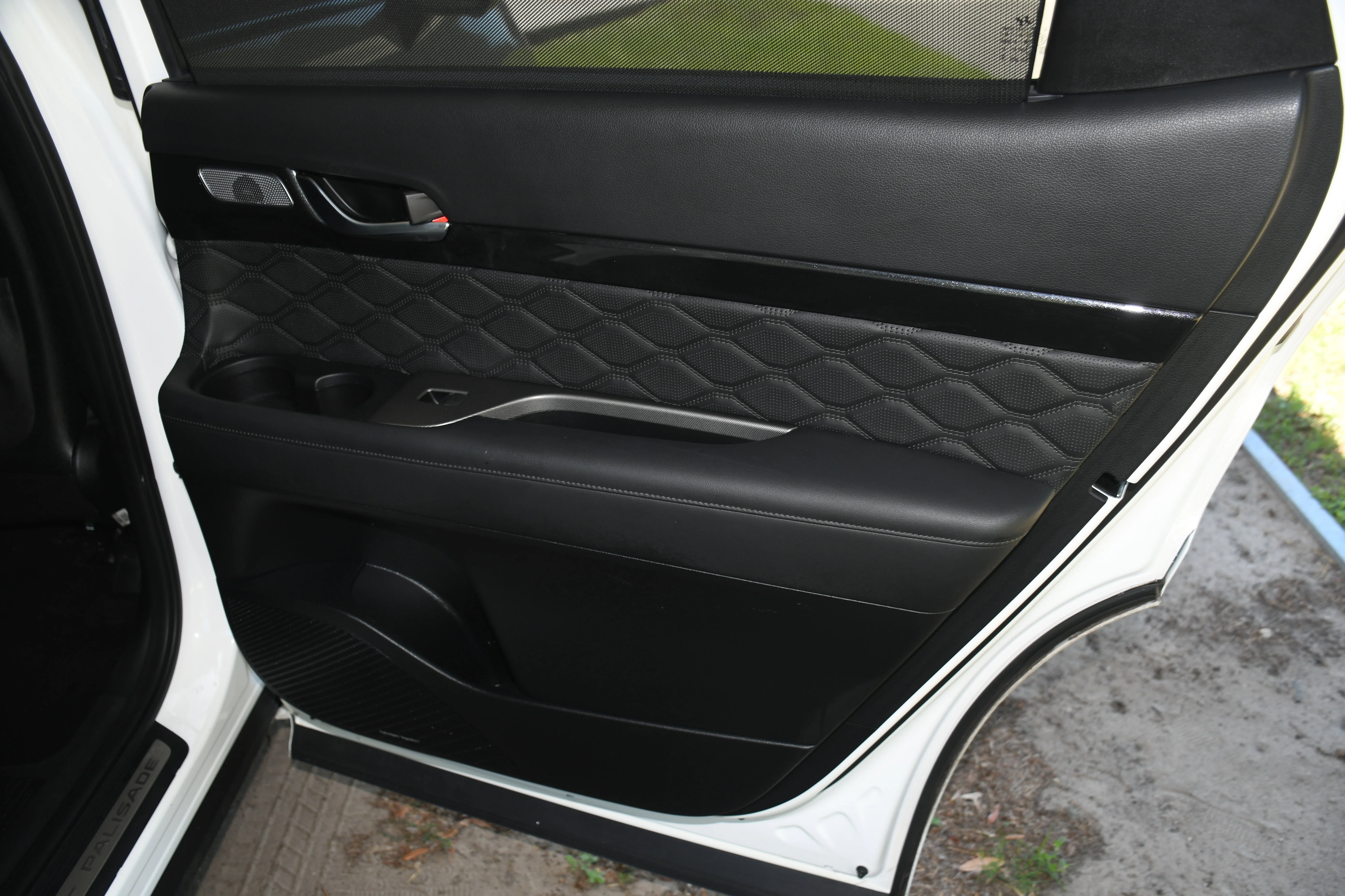 Used 2022 White Hyundai Calligraphy image 21