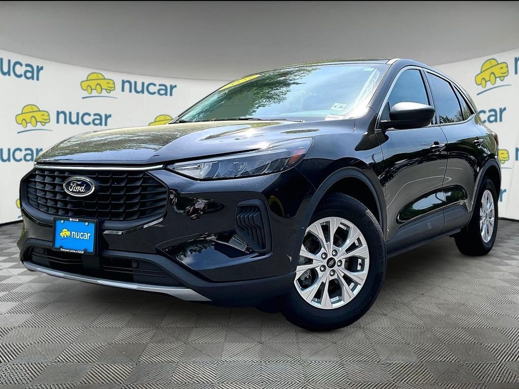Used 2023 Black Ford Active image 3