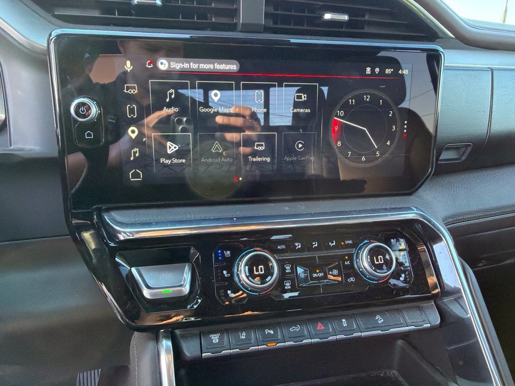 Used 2025 Silver GMC Denali image 19
