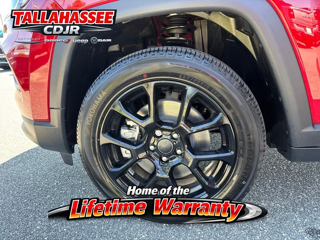 New 2026 Red Hot Pearlcoat Jeep Latitude image 12