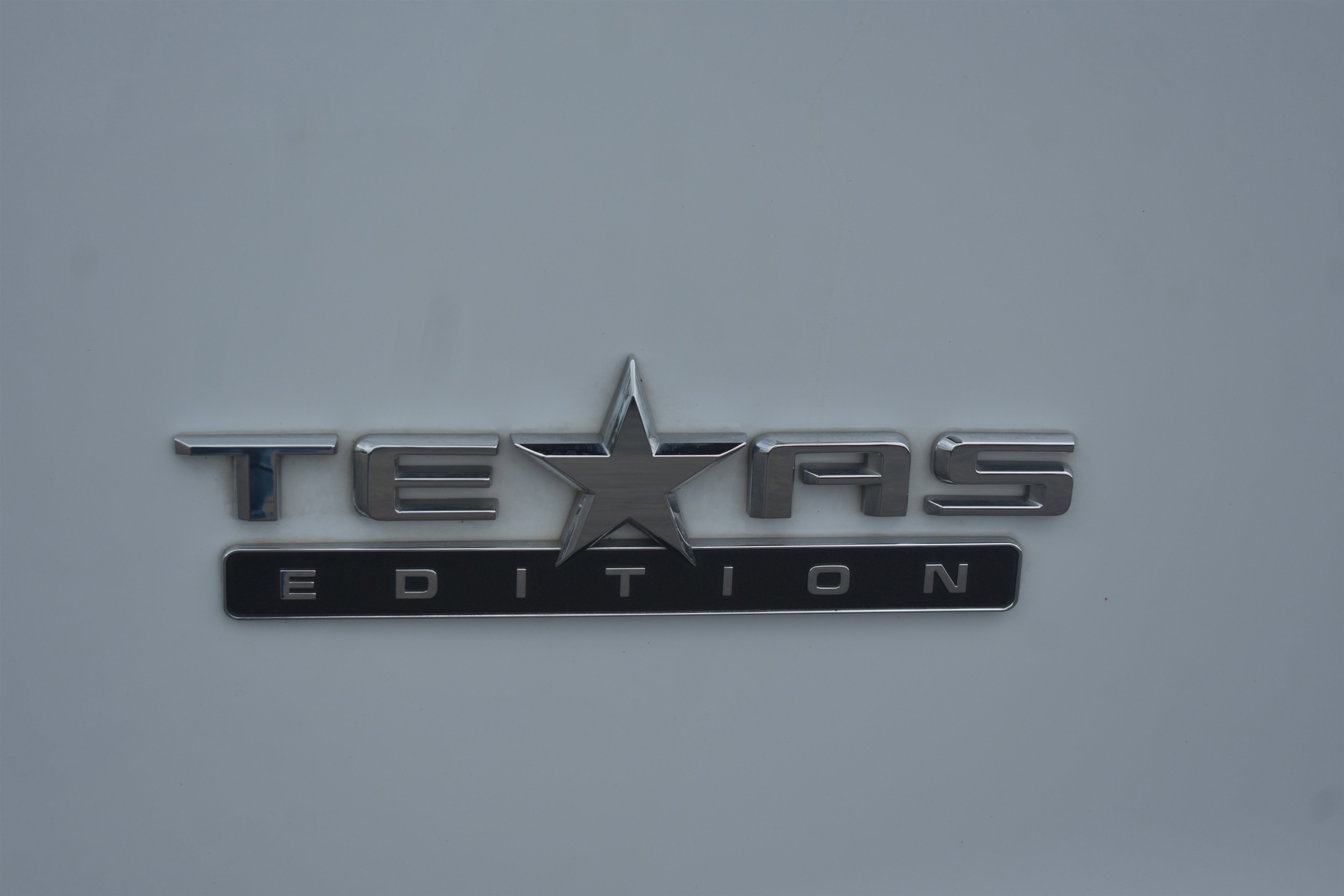 Used 2024 Summit White Chevrolet RST image 12