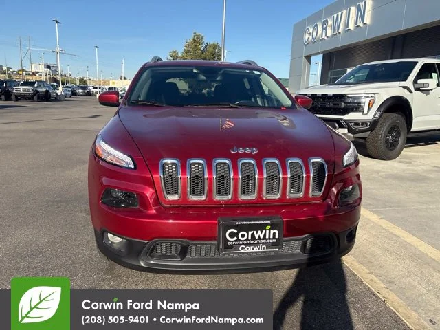 Used 2017 Red Jeep Latitude image 3