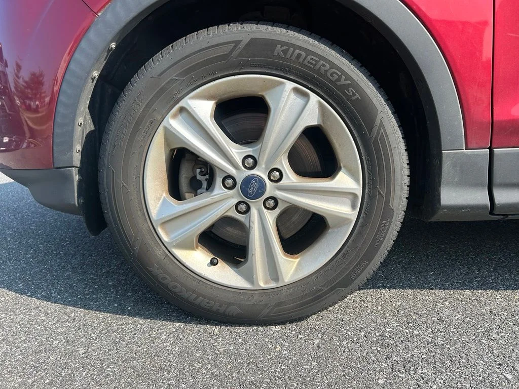 Used 2015 Ruby Red Metallic Ford SE image 7