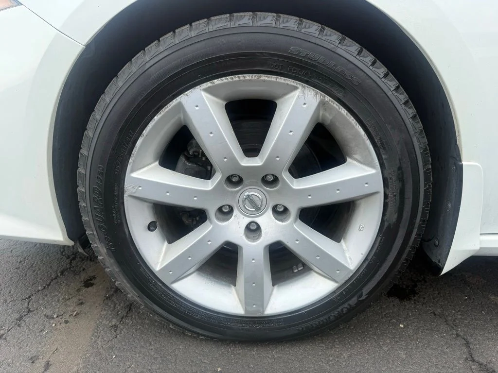 Used 2022 White Nissan 2.5 image 9