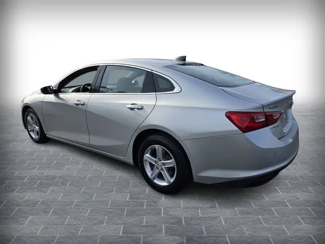 Used 2022 Silver Ice Metallic Chevrolet FL image 6