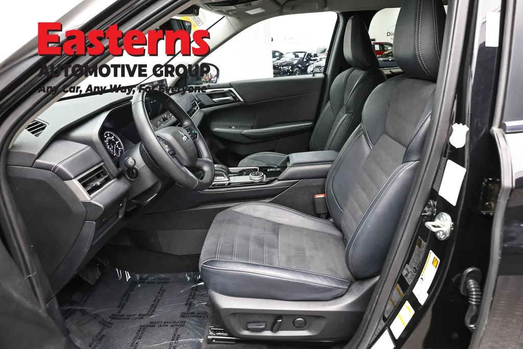 Used 2025 Black Mitsubishi SE image 14