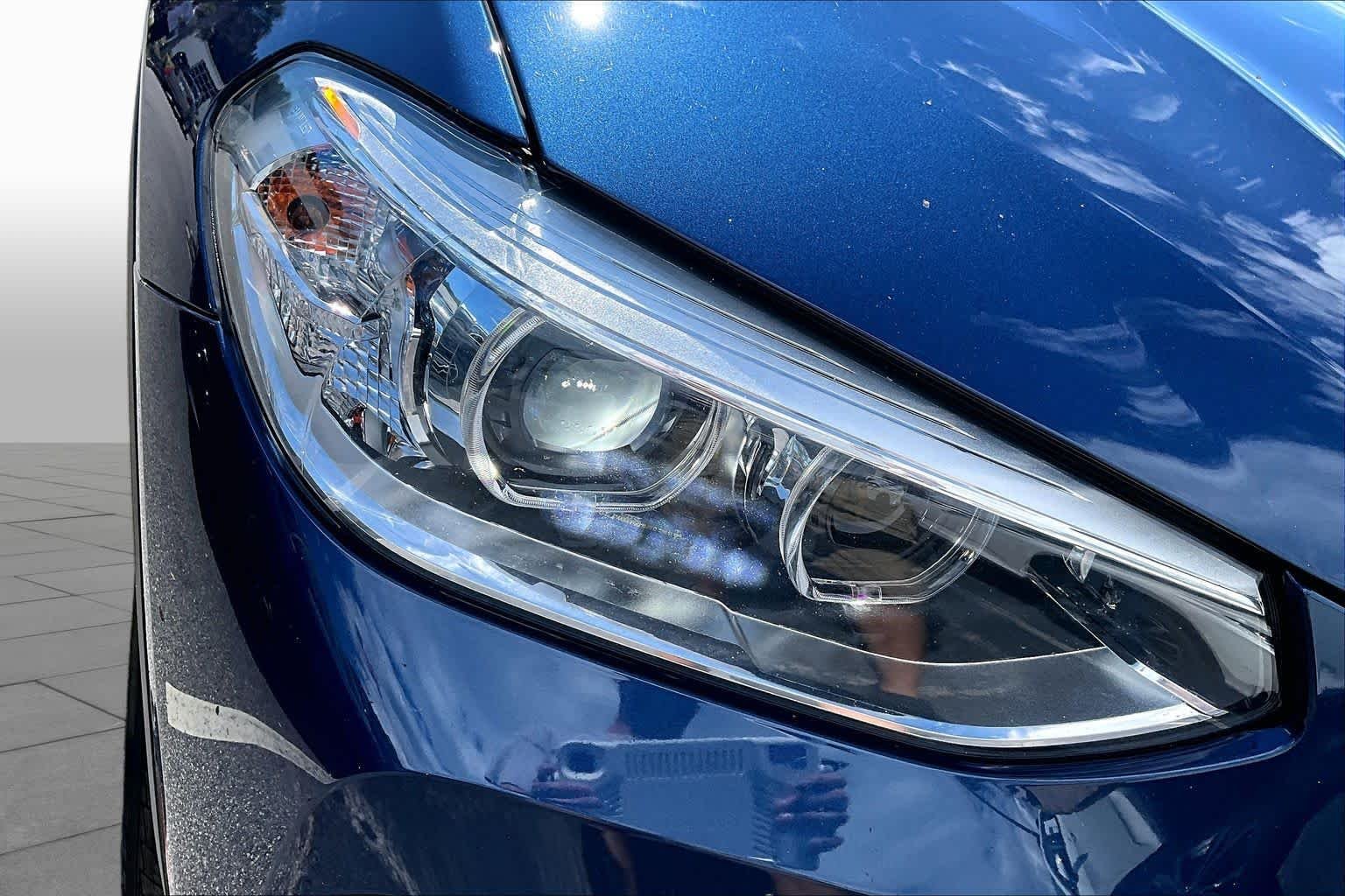 Used 2021 Phytonic Blue Metallic BMW sDrive30i image 28