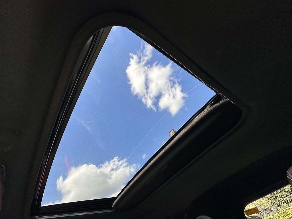 2023 Toyota RAV4 SE - Photo 28
