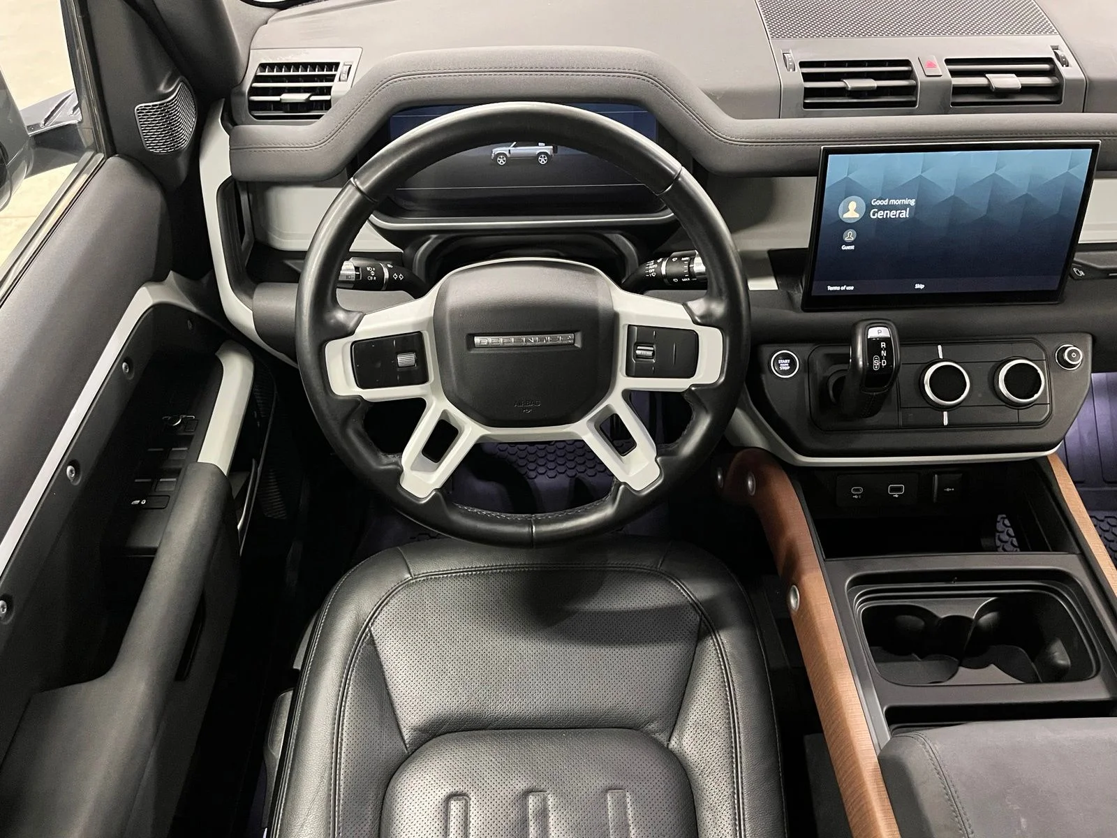 Used 2022  Land Rover S image 13