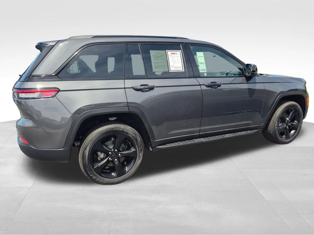 Used 2025 Gray Jeep Altitude X image 19