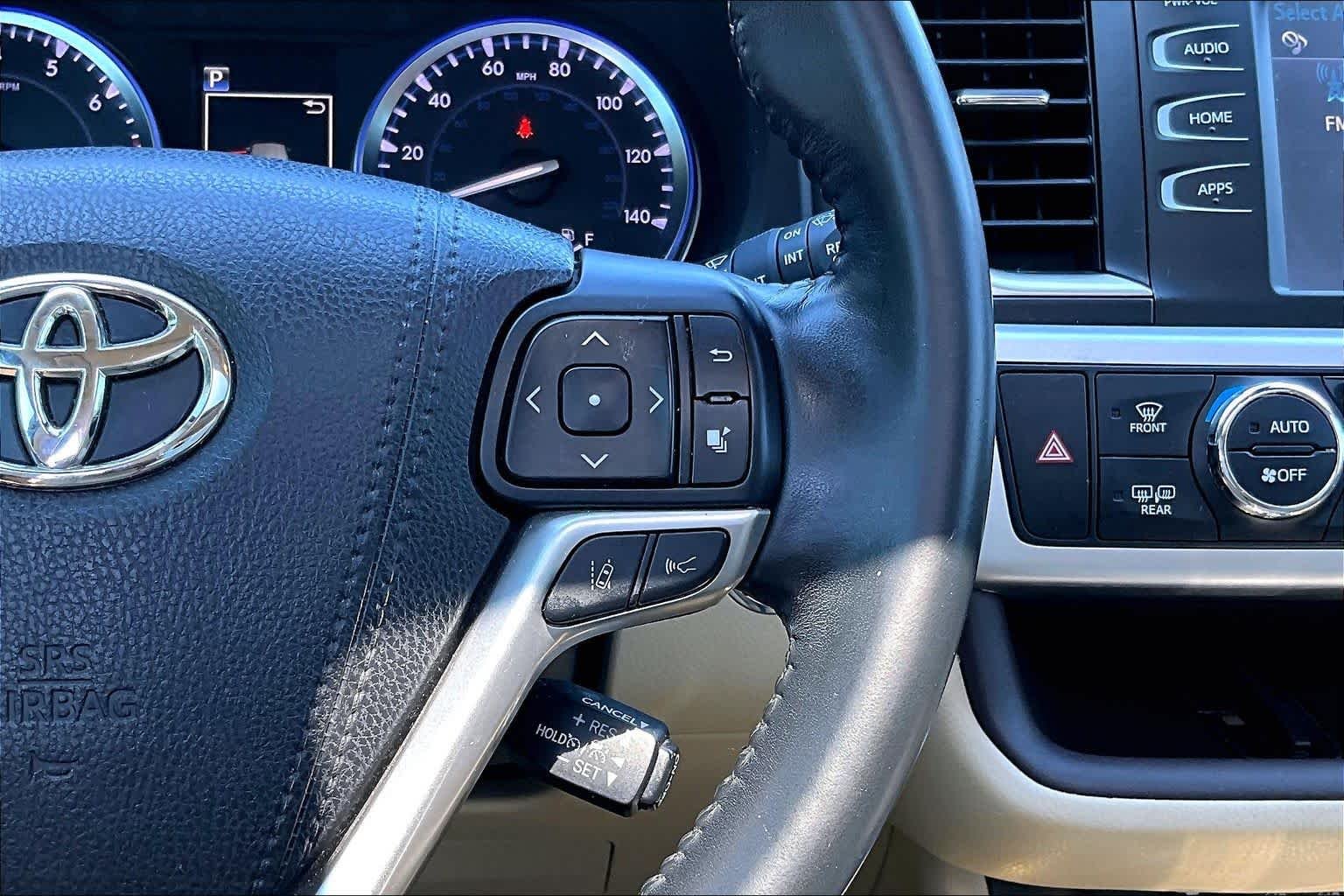 Used 2018 Predawn Gray Mica Toyota XLE image 25
