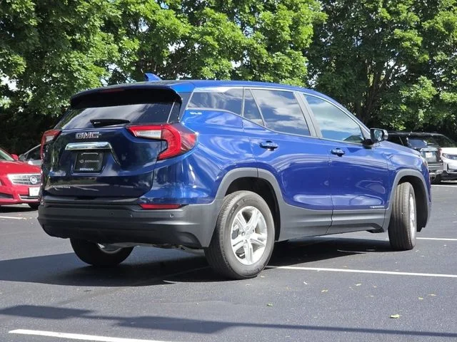 Used 2023 Marine Metallic GMC SLE image 18
