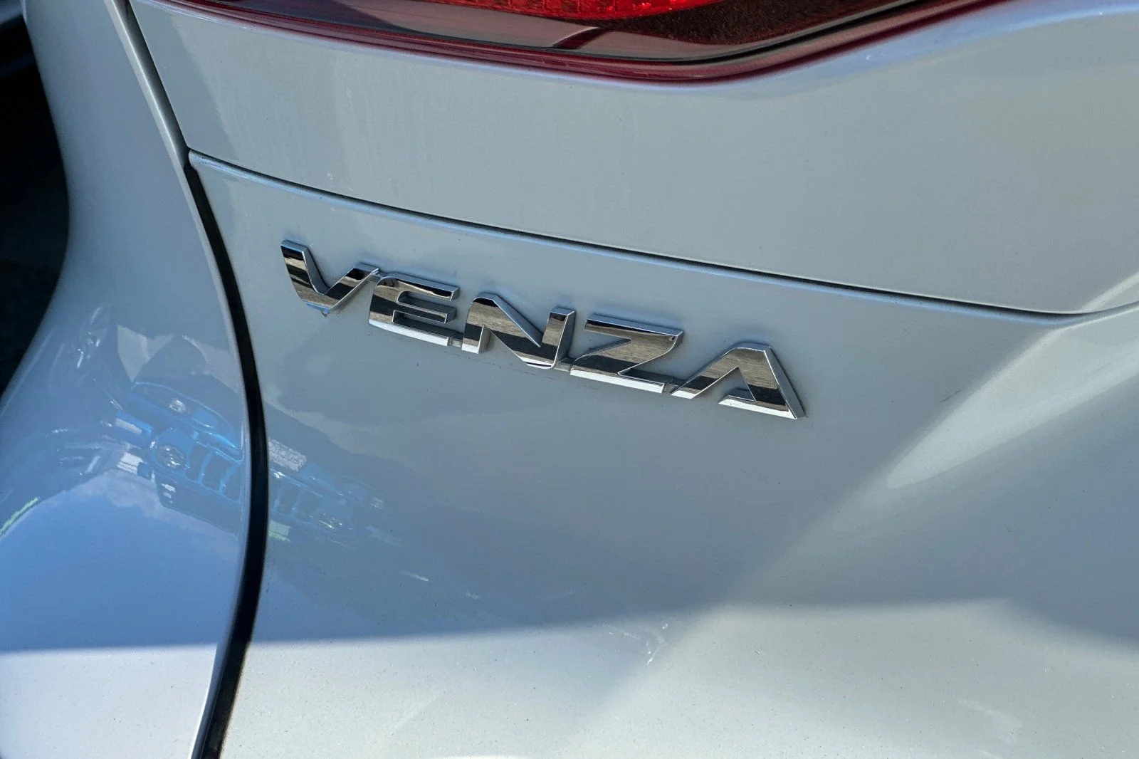 Used 2022 White Toyota LE image 16