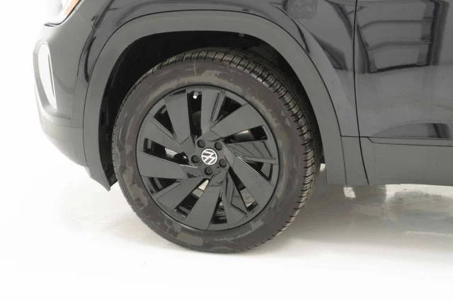 New 2026 Deep Black Pearl Volkswagen 2.0T SE w/Technology image 13