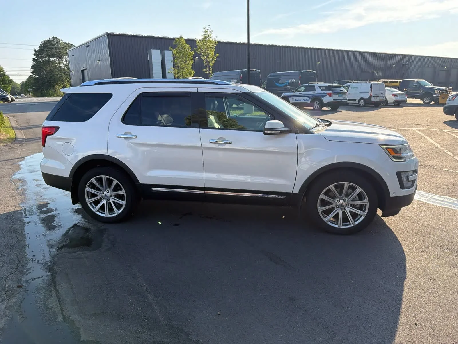 Used 2017 White Platinum Metallic Tri-Coat Ford Limited image 9