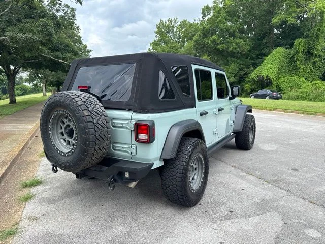 Used 2024  Jeep Sport S image 7