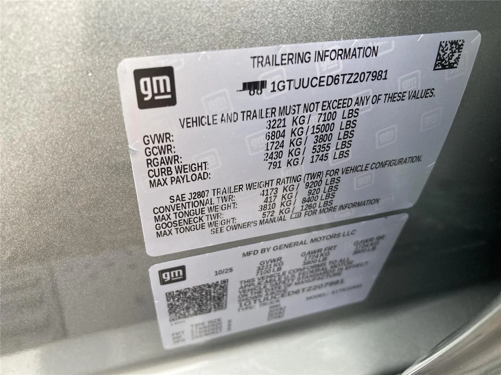 New 2026 Sterling Metallic GMC Elevation image 32