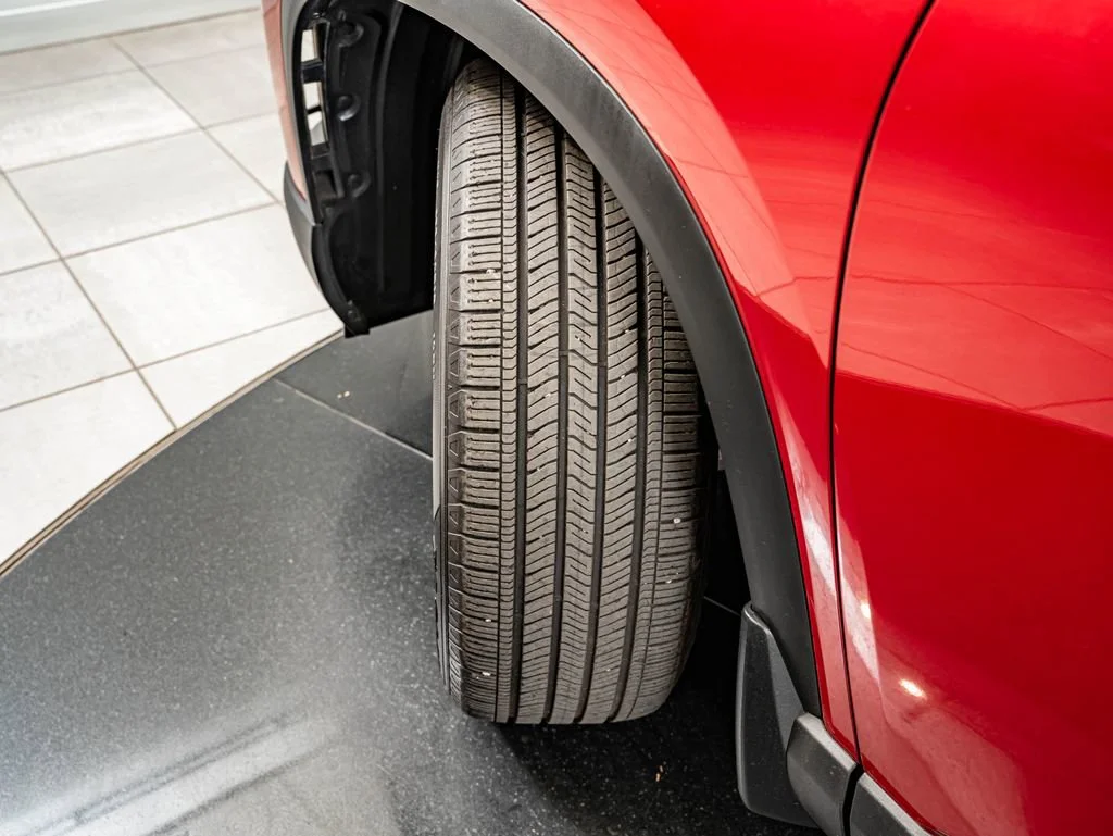 Used 2025 Radiant Red Metallic Ii Honda EX-L image 39