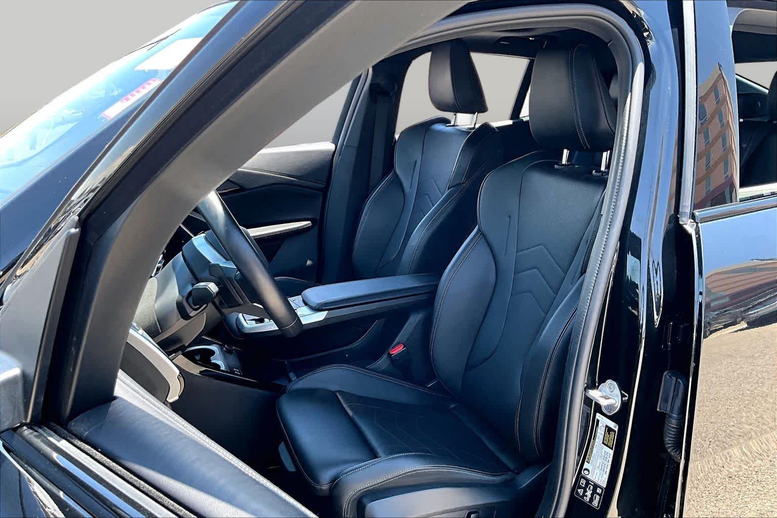 Used 2025  BMW xDrive28i image 7