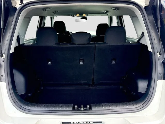 Used 2024 White Kia LX image 23