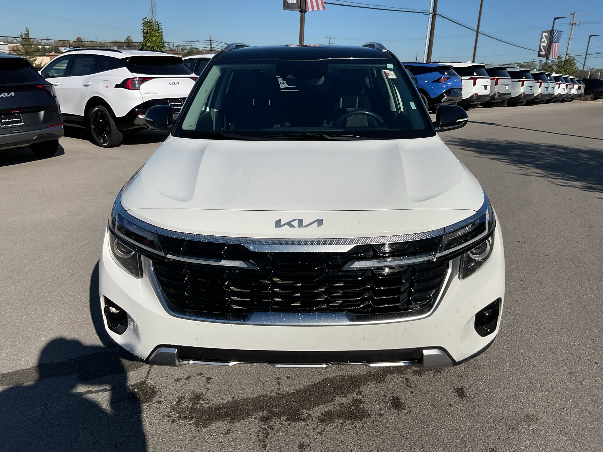 Used 2025 Clear White/Black Roof Kia S image 3