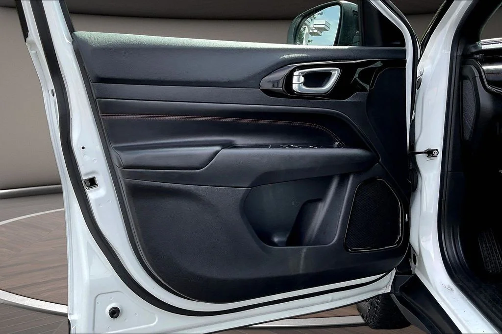 Used 2025 White Jeep Trailhawk image 23