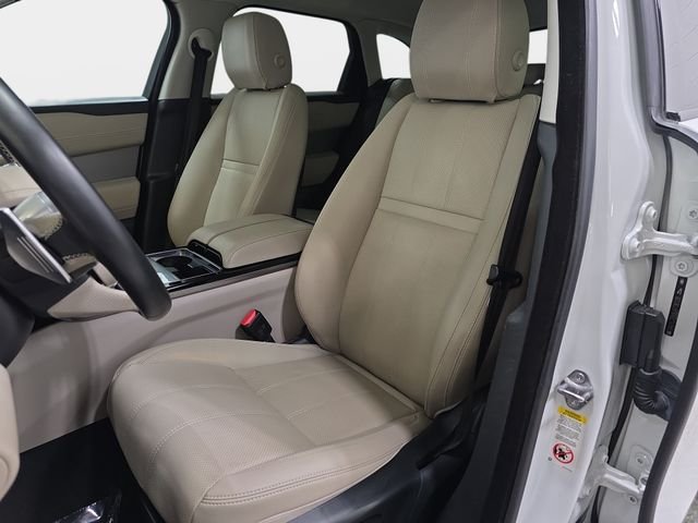 Used 2018 Fuji White Land Rover SE R-Dynamic image 14