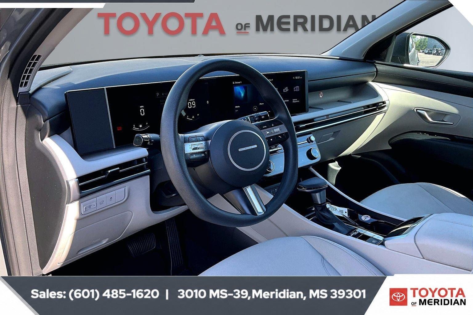 Used 2025 Hampton Gray Hyundai SEL image 12