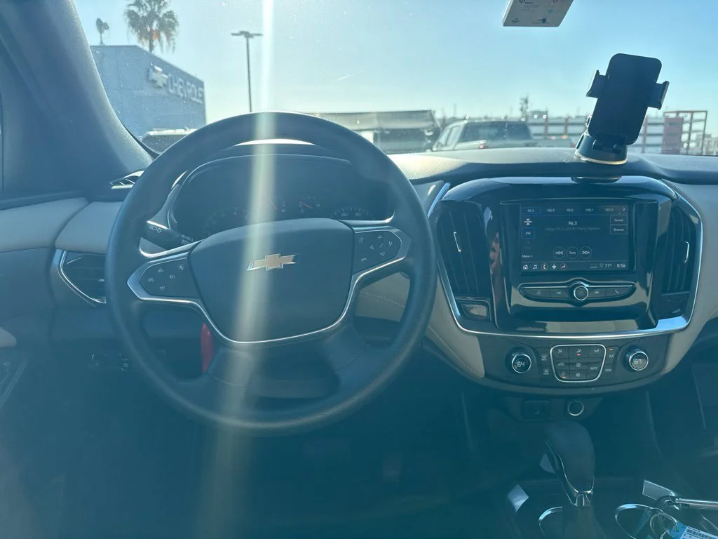 Used 2022 SUMMIT WHITE Chevrolet LS image 9