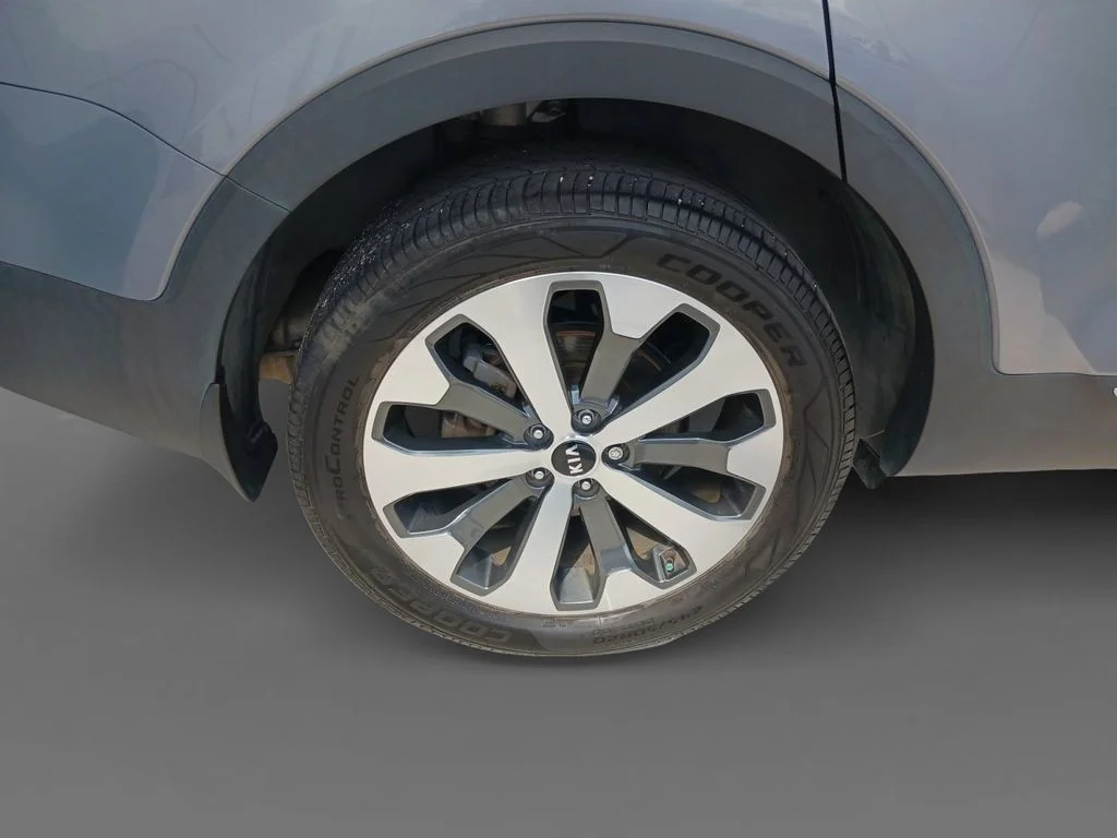 Used 2021 Silver Kia S image 10