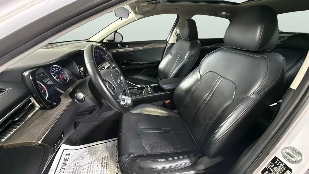 Used 2022 White Kia EX image 17