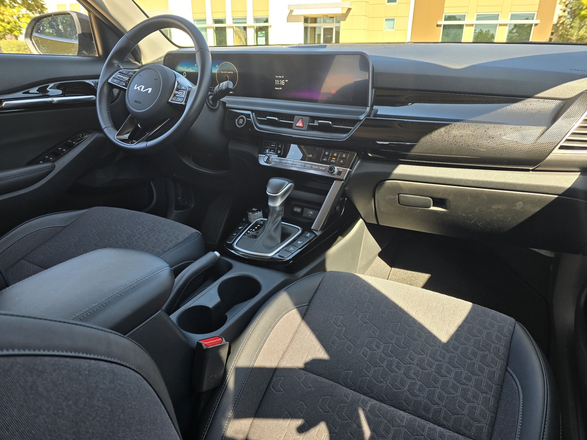 Used 2024 Valais Green/Black Roof Kia S image 27