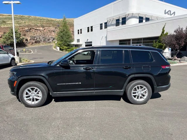 Used 2021 Diamond Black Crystal Pearlcoat Jeep Laredo image 12