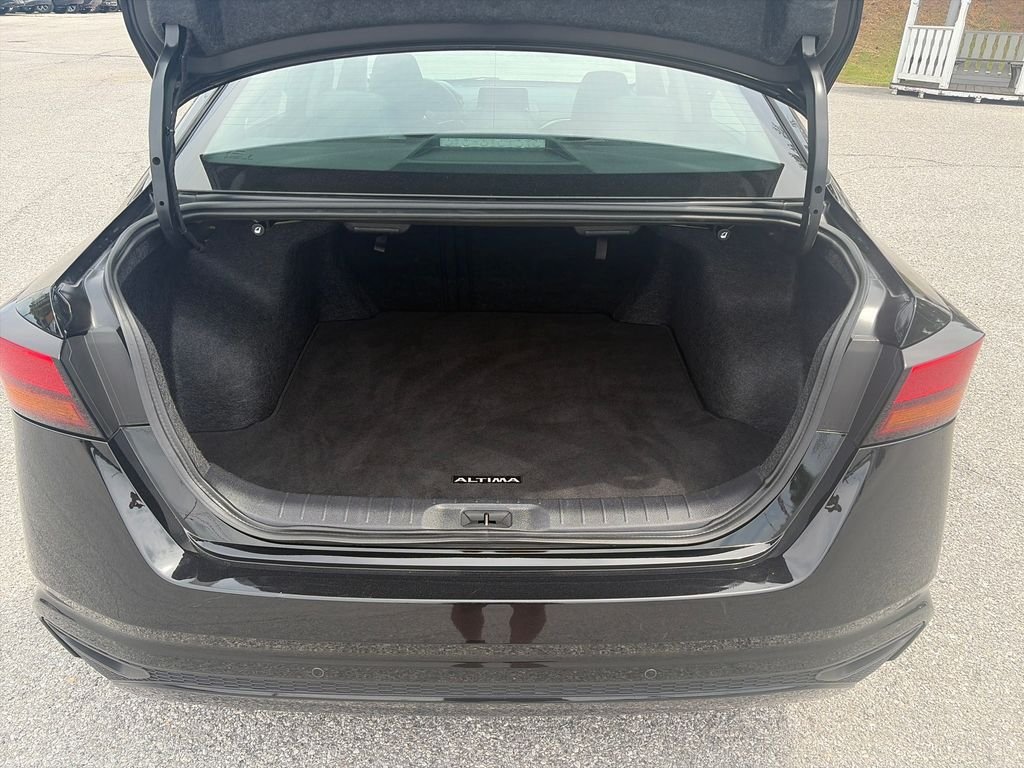 Used 2025 Super Black Nissan 2.5 SV image 22