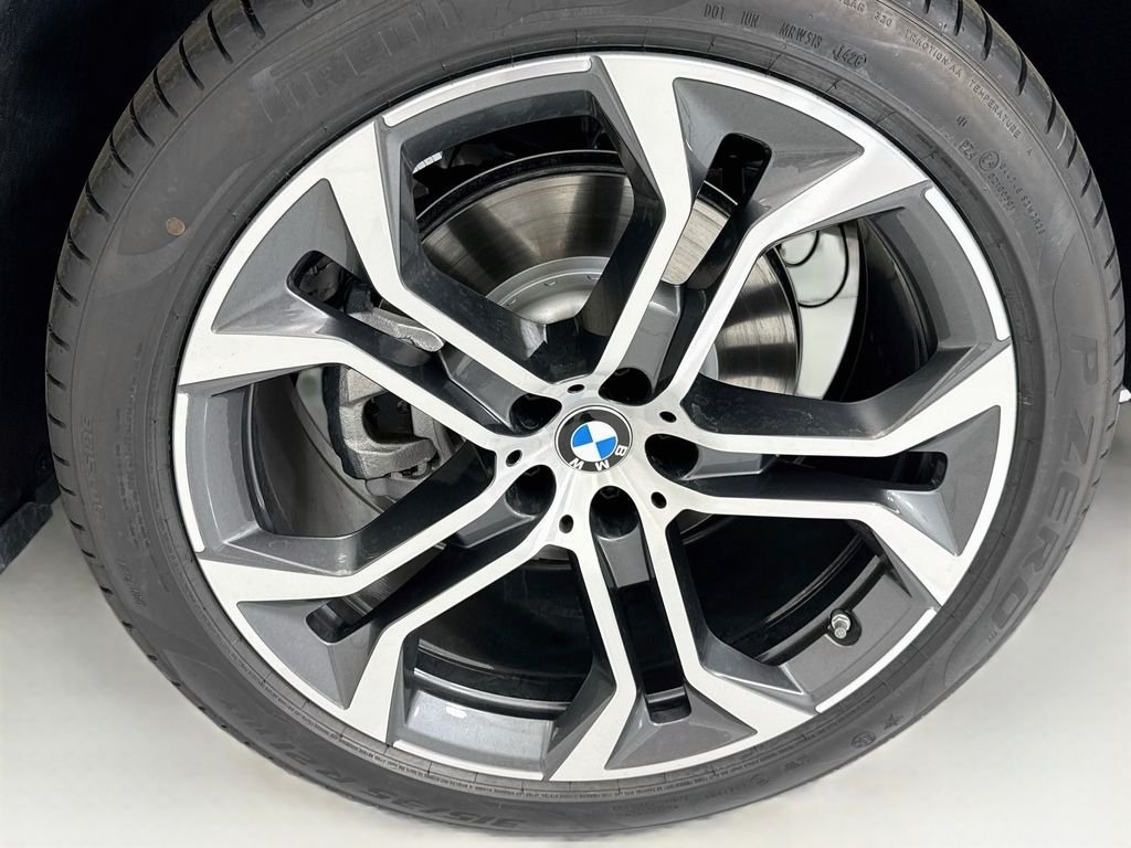 New 2026 Gray Metallic BMW xDrive40i image 30