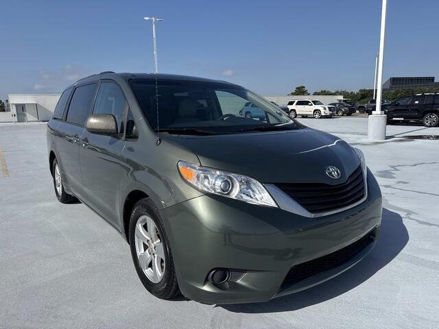 Used 2014 Cypress Pearl Toyota LE image 15