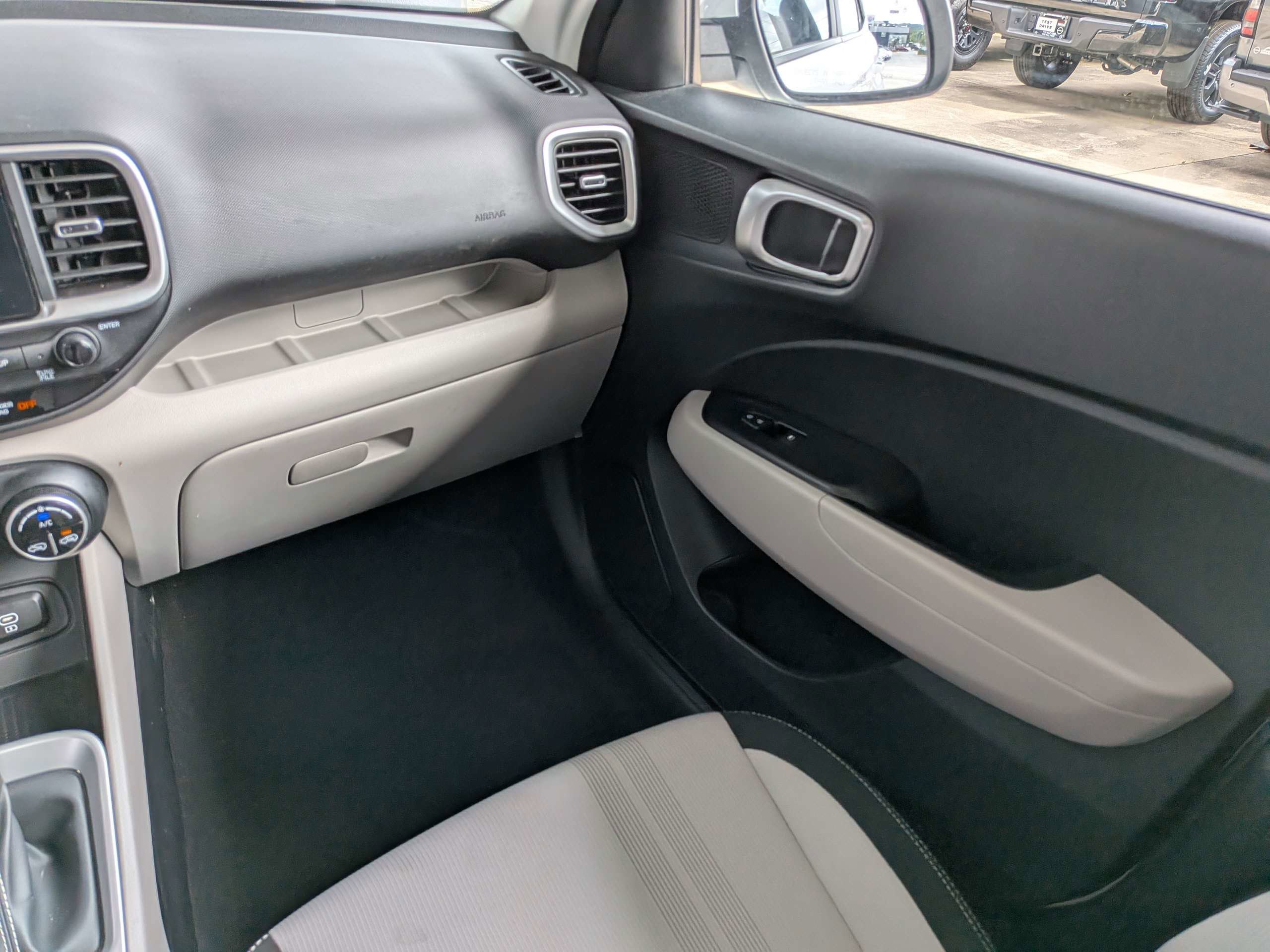 Used 2025 White Hyundai SEL image 12