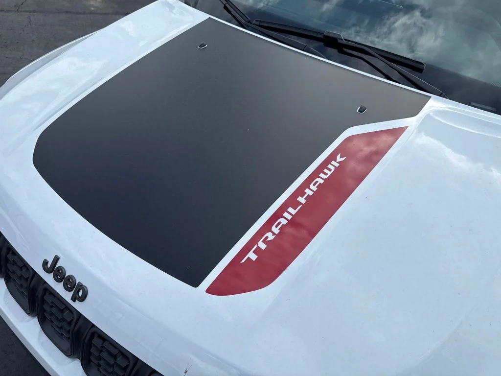 New 2026 Bright White Clear-Coat Exterior Paint Jeep Trailhawk image 10