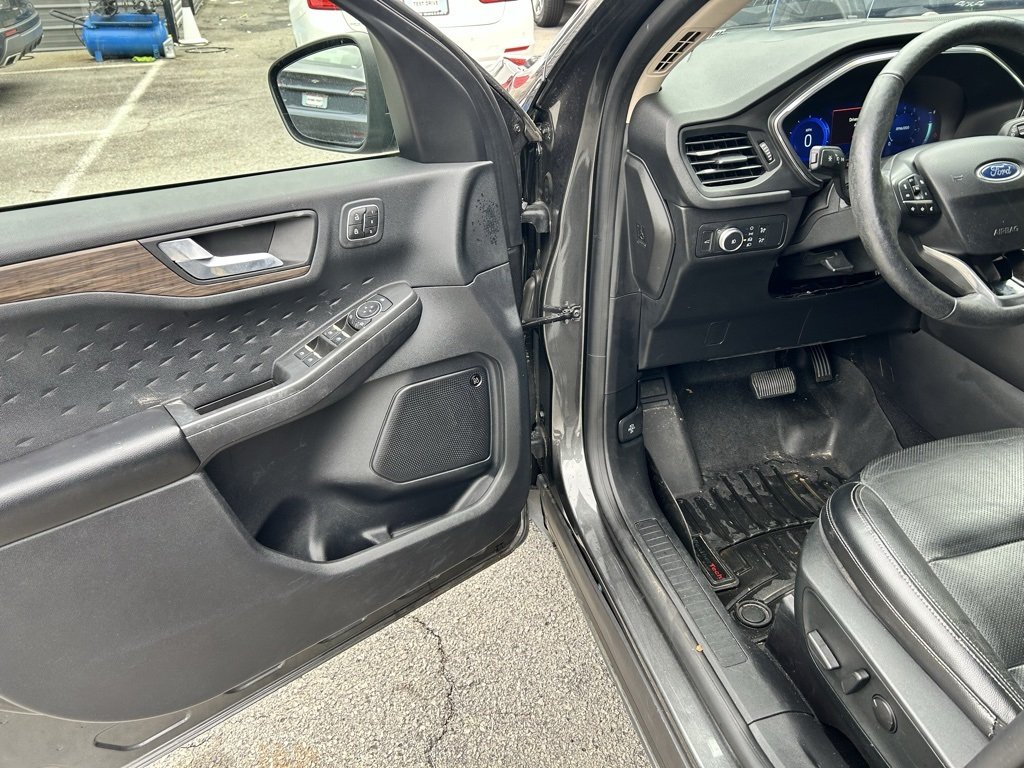 2020 Ford Escape Titanium photo 4